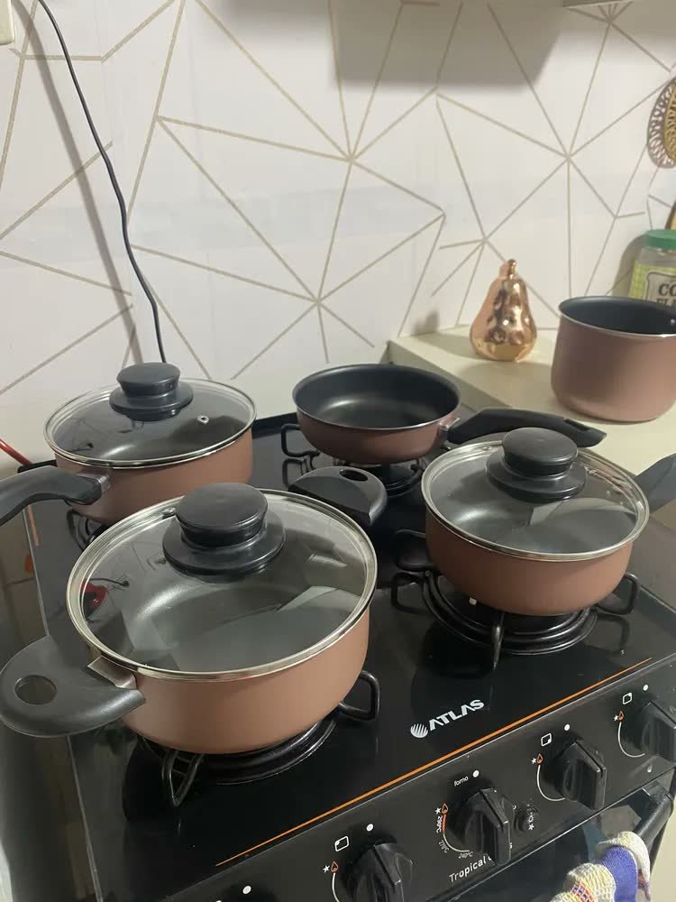 foto de comprador de Jogo De Panelas Teflon Antiaderente 8 Peças Cereja