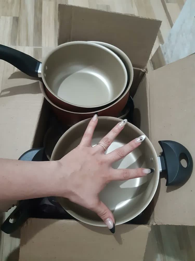 foto de comprador de Jogo De Panelas Teflon Antiaderente 8 Peças Cereja