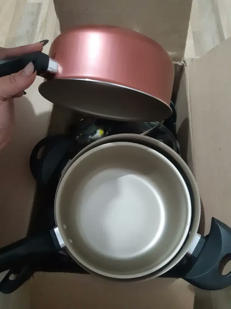 foto de comprador de Jogo De Panelas Teflon Antiaderente 8 Peças Cereja