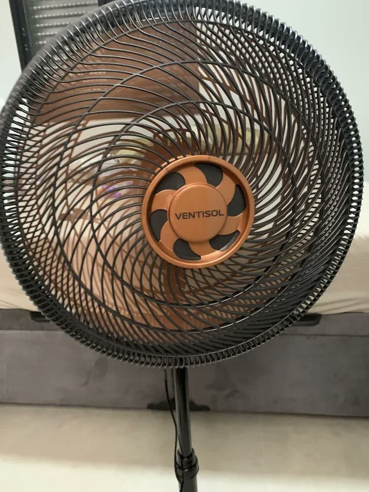 foto de comprador de Ventilador Oscilante De Coluna Ventisol 30cm Turbo 6 Pás Preto
