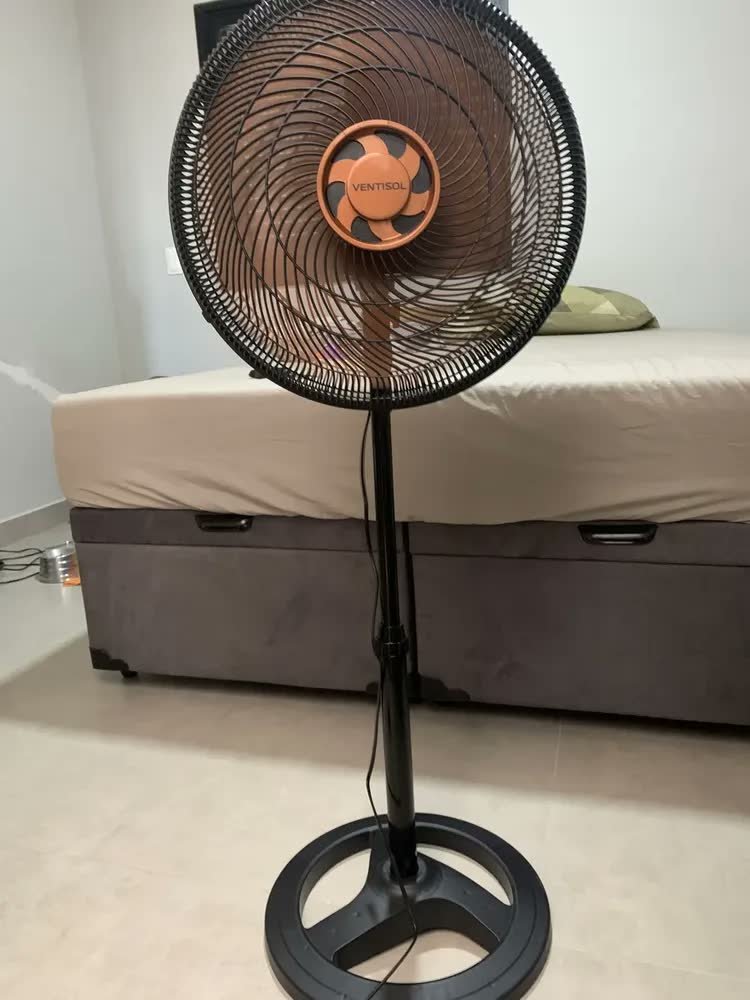foto de comprador de Ventilador Oscilante De Coluna Ventisol 30cm Turbo 6 Pás Preto