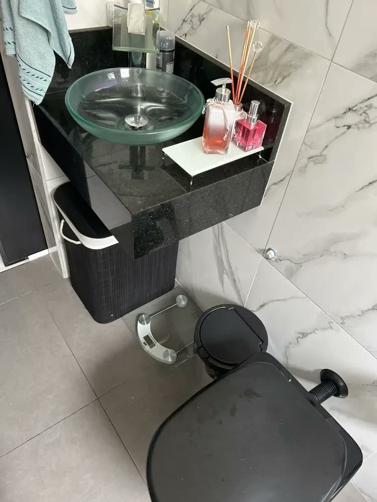 foto de KONTUZ cesto de roupa suja de bambu com tampa e alças 50l cor Marrom