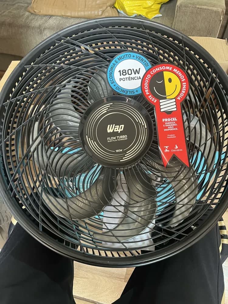 foto de comprador de Ventilador Coluna 50cm 180w 8 Pás Silencioso Wap Flow Turbo Frequência 60 Hz