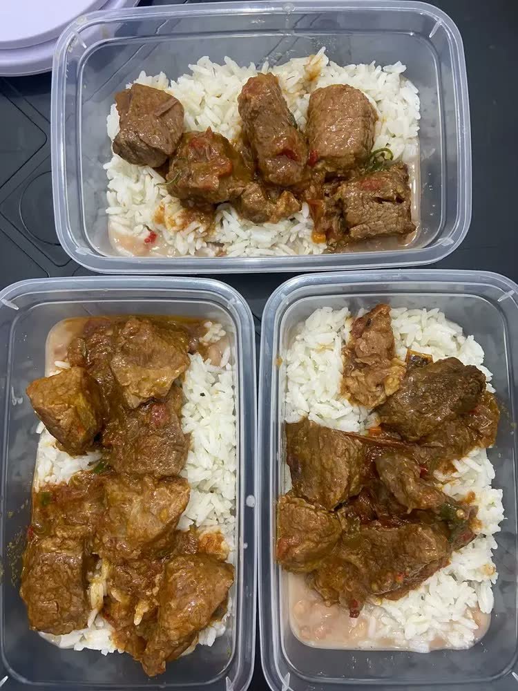 foto de comprador de Kit 10 Potes 1 Litro Transparente Marmita Fitness Bpa Free Tampa Hermética Reutilizável Micro E Freezer ponte lar utilidades