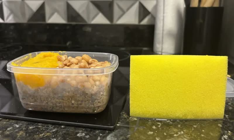 foto de comprador de Kit 10 Potes 1 Litro Transparente Marmita Fitness Bpa Free Tampa Hermética Reutilizável Micro E Freezer ponte lar utilidades