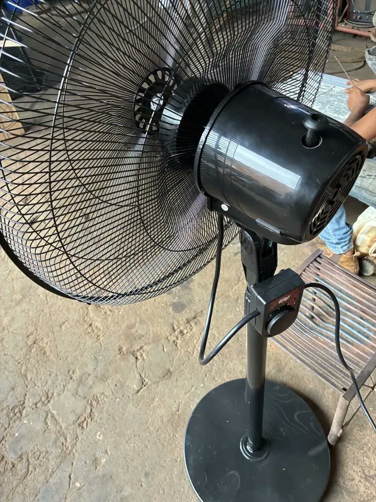 foto de comprador de Ventilador De Coluna Wap Rajada Pro 60 5 Pás Bivolt Preto 55cm