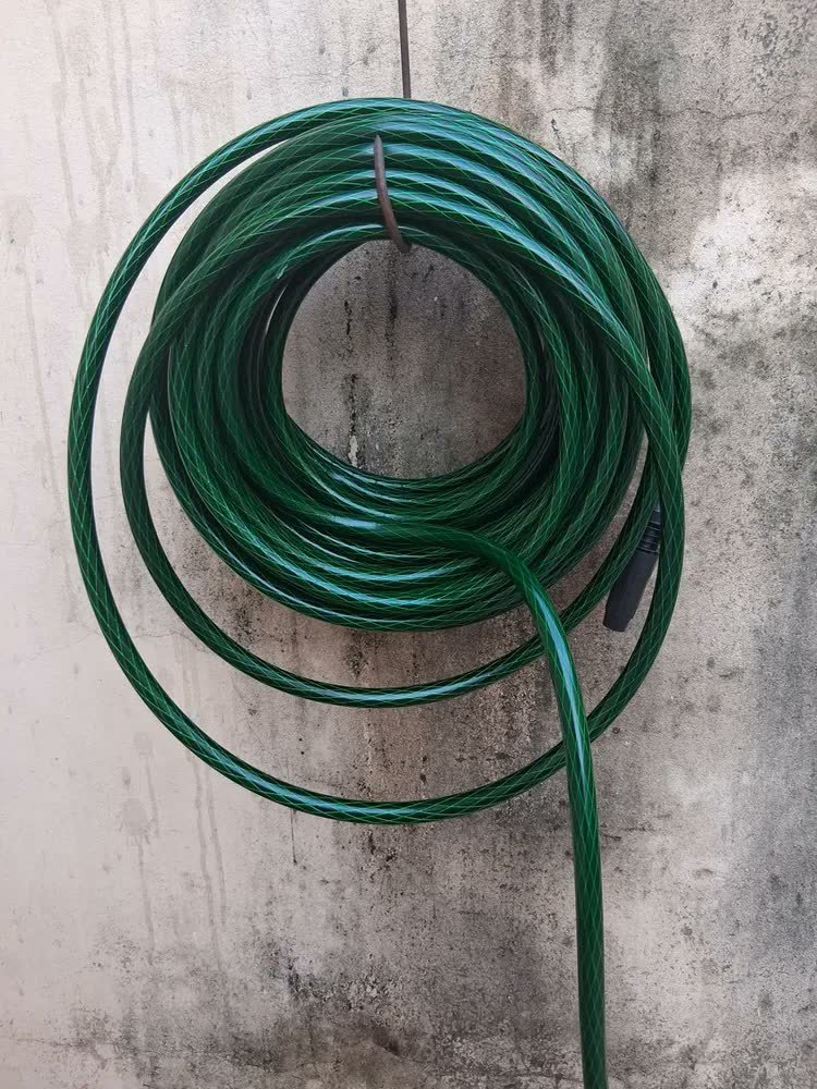 foto de comprador de Mangueira Jardim 30 Metros Com Esguicho Trançada Mangueira Jardim 30m Metros Reforçada Flexível 7/16 Anti Mangueira de Jardim 30 Metros Dobra Irrigação Quintal Poço Lavagem Durável Lemont web