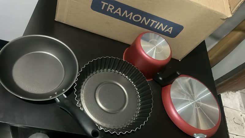 foto de comprador de Jogo Panelas 12 Peças Antiaderente Alumínio Turim Tramontina Cor Vermelho