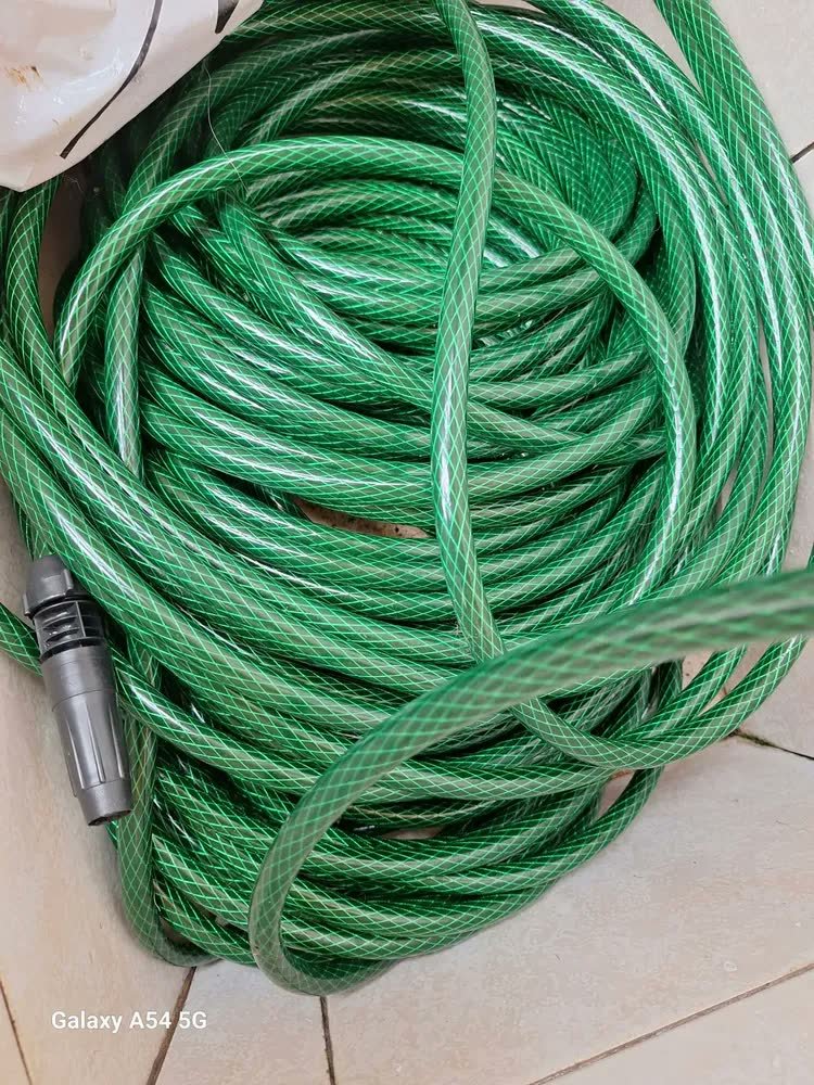 foto de comprador de Mangueira De Jardim 50m Metros Com Esguicho Trançada Reforçada Flexível 7/16 Anti Dobra Irrigação Quintal Poço Lavagem Durável Marqs Home
