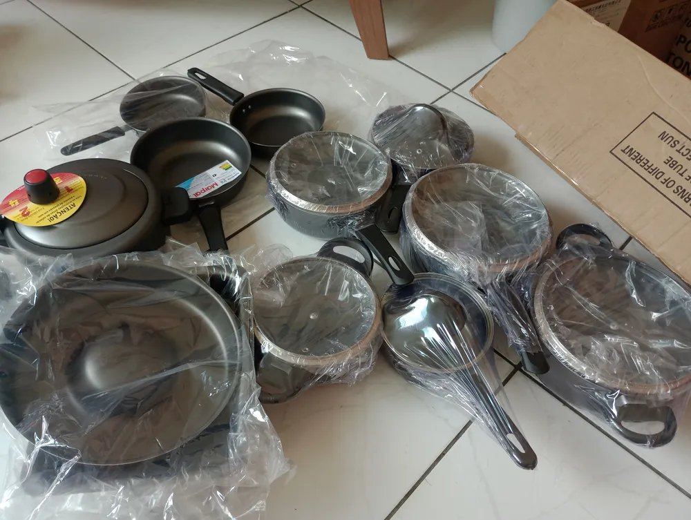 foto de comprador de Conjunto Panelas 17 Peças Antiaderente Brinde Panela Pressão