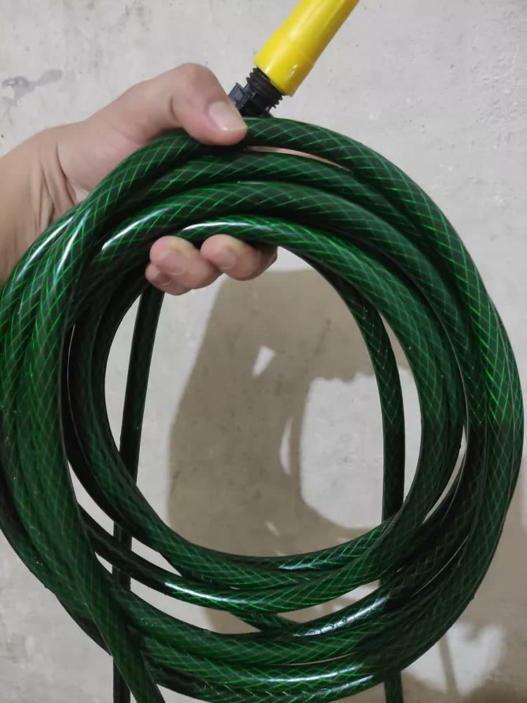 foto de comprador de Mangueira Jardim 30 Metros Com Esguicho Trançada Reforçada Flexível 7/16 Anti Dobra Irrigação Quintal Poço Lavagem Durável Marqs Home