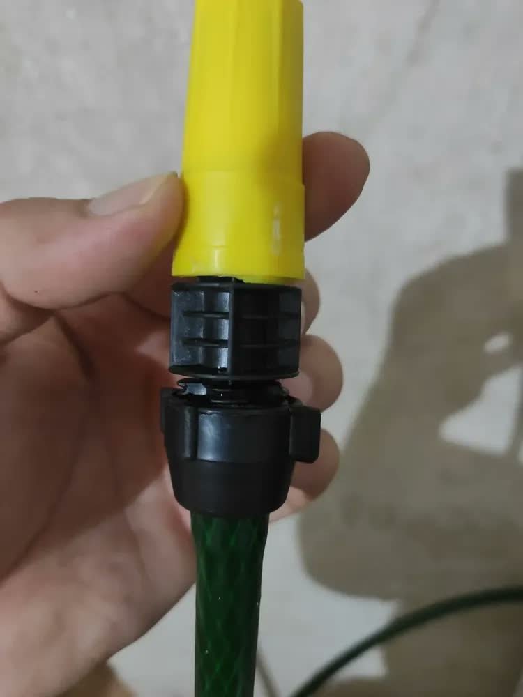 foto de comprador de Mangueira Jardim 30 Metros Com Esguicho Trançada Reforçada Flexível 7/16 Anti Dobra Irrigação Quintal Poço Lavagem Durável Marqs Home