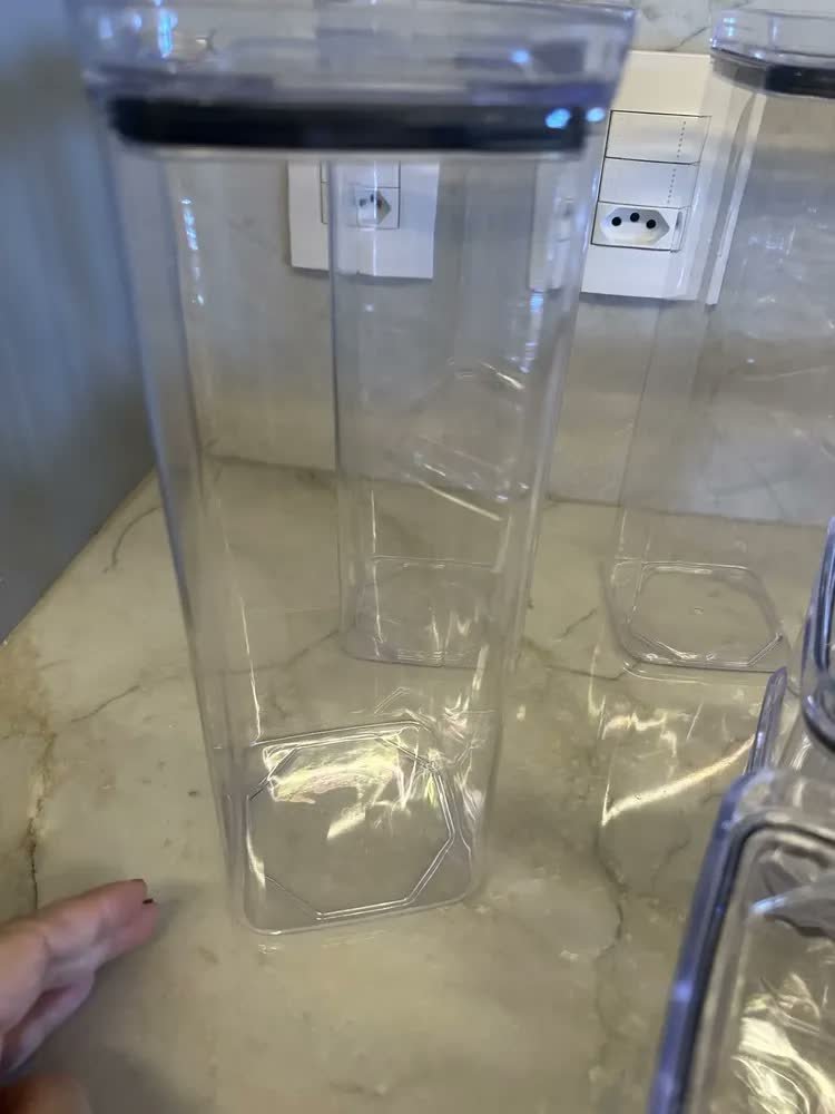 foto de comprador de Kit 17 Potes Herméticos Acrílicos Empilháveis Quadrados Transparente para Cozinha e Despensa