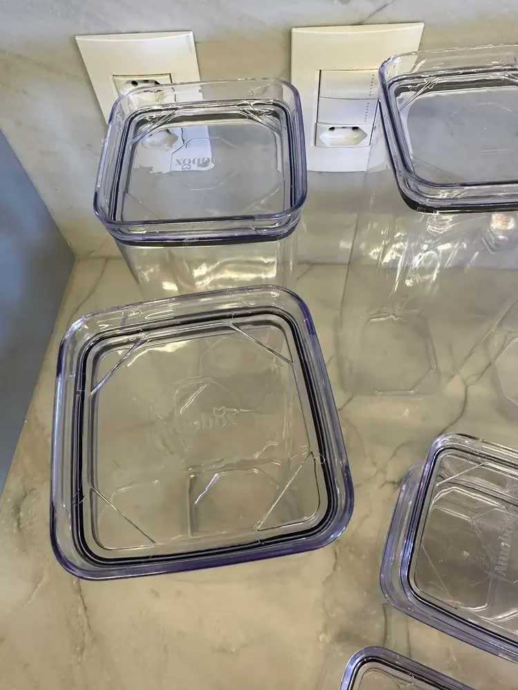 foto de cliente de Kit 17 Potes Herméticos Acrílicos Empilháveis Quadrados Transparente para Cozinha e Despensa