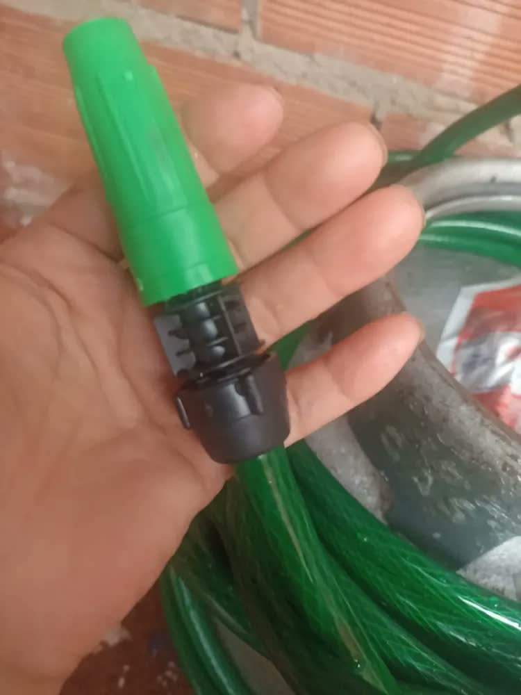 foto de comprador de Mangueira De Jardim 15m Metros Com Esguicho Trançada Reforçada Flexível 7/16 Anti Dobra Irrigação Quintal Poço Lavagem Durável Marqs Home