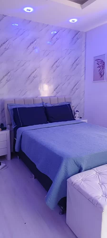foto de comprador de Jogo De Lençol Queen Micropercal 400 Fios Sofisticado 3pç Cor Azul-marinho Desenho do tecido Liso