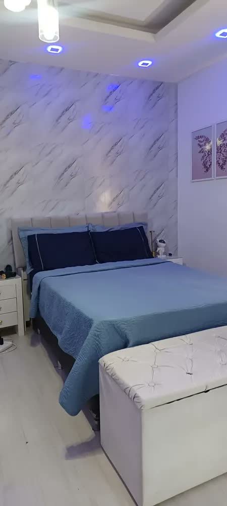 foto de comprador de Jogo De Lençol Queen Micropercal 400 Fios Sofisticado 3pç Cor Azul-marinho Desenho do tecido Liso