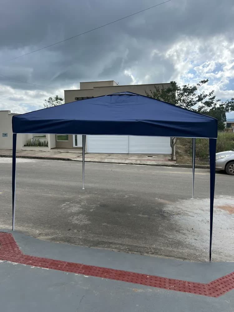 foto de comprador de Tenda Gazebo Sanfonada Articulada Luvinco 3x3m Azul Impermeável Resistente Proteção Ao Ar Livre Camping Praia Eventos Montagem Prática Estrutura Resistente Durável