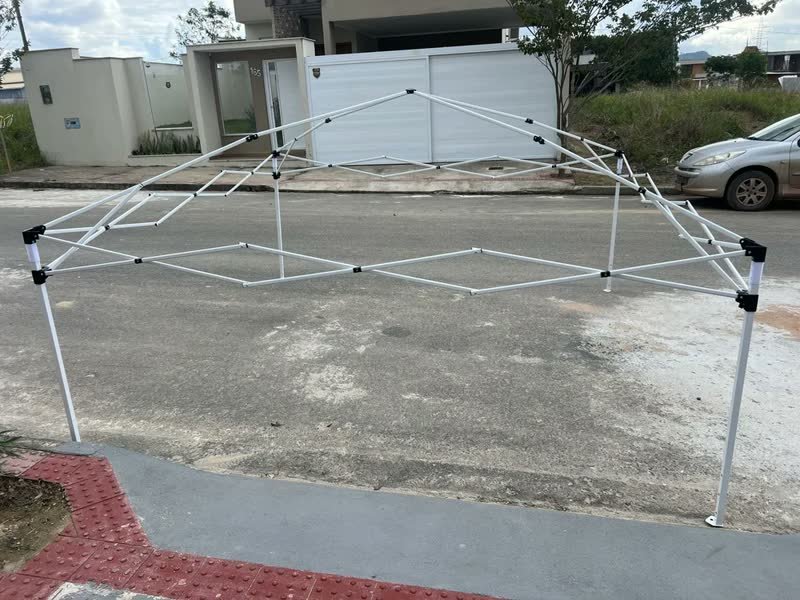 foto de comprador de Tenda Gazebo Sanfonada Articulada Luvinco 3x3m Azul Impermeável Resistente Proteção Ao Ar Livre Camping Praia Eventos Montagem Prática Estrutura Resistente Durável