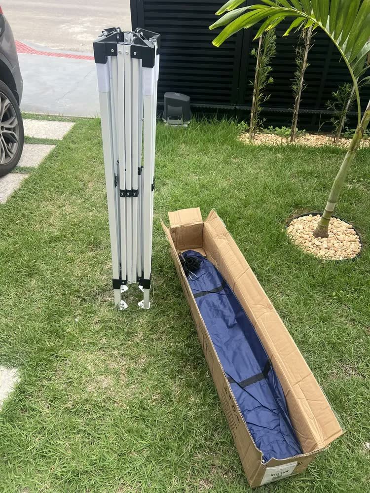 foto de comprador de Tenda Gazebo Sanfonada Articulada Luvinco 3x3m Azul Impermeável Resistente Proteção Ao Ar Livre Camping Praia Eventos Montagem Prática Estrutura Resistente Durável