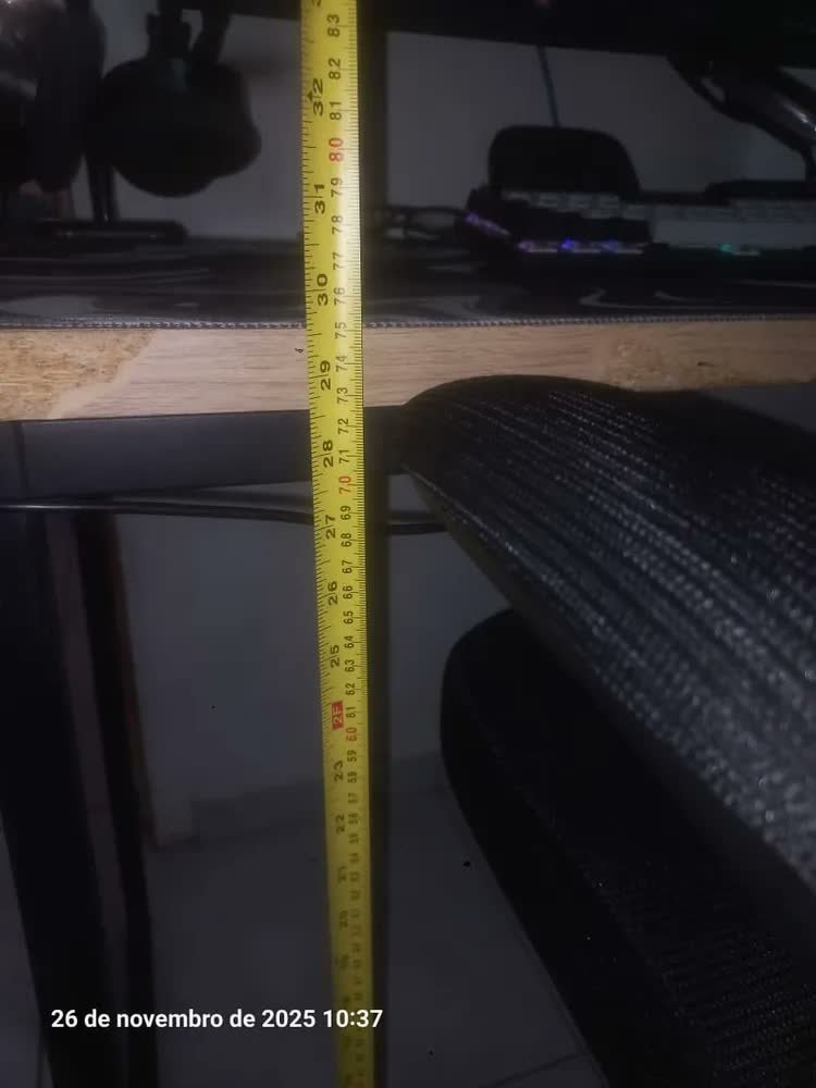 foto de comprador de Cadeira Escritório Ergonômica Genebra B500 Luvinco Cor Preto Com Suporte Lombar Estofado Mesh