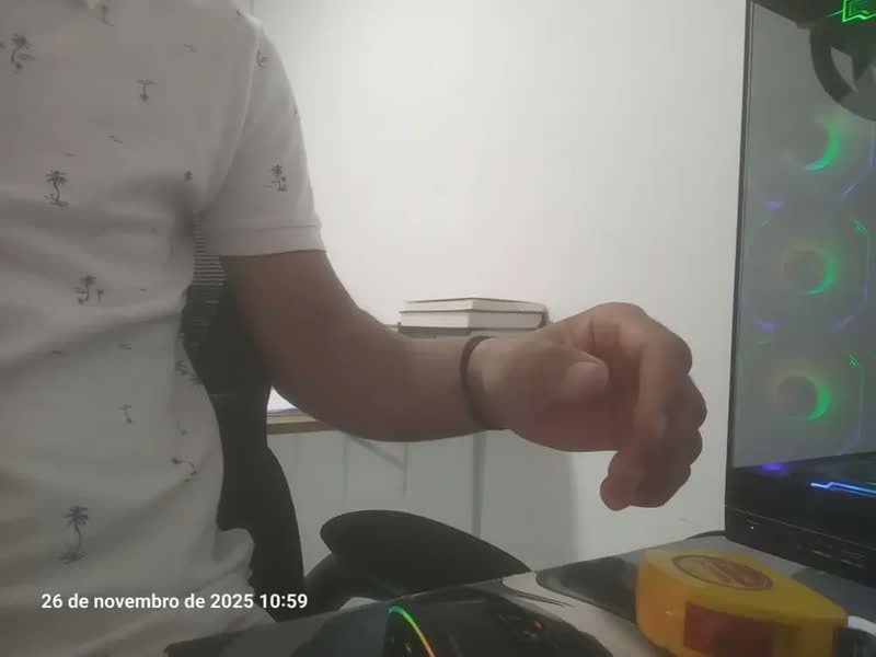 foto de comprador de Cadeira Escritório Ergonômica Genebra B500 Luvinco Cor Preto Com Suporte Lombar Estofado Mesh