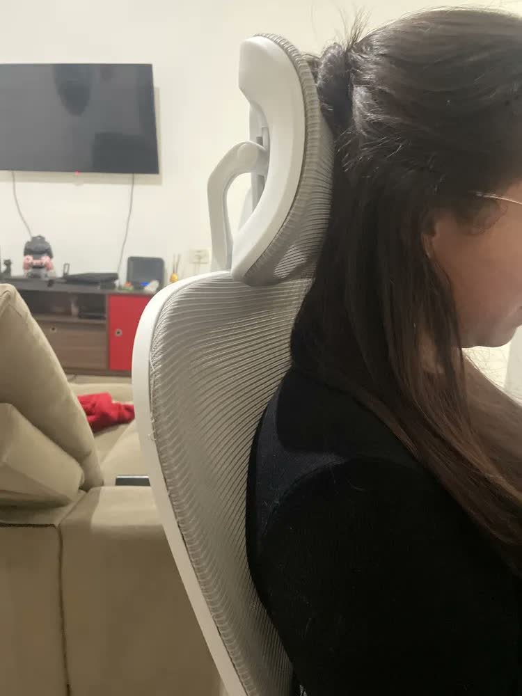 foto de comprador de Cadeira Escritório Ergonômica Genebra G500 Luvinco Cor Cinza Com Suporte Lombar Estofado Mesh