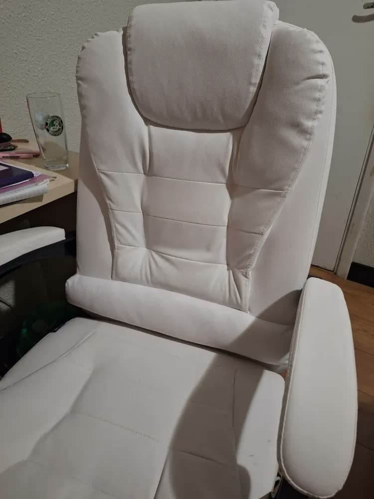 foto de comprador de Cadeira De Escritório Itália Presidente Ergonômica Couro Sintético Encosto Ajustável Com Trava E Apoio Para Pés Cor Branca Luvinco