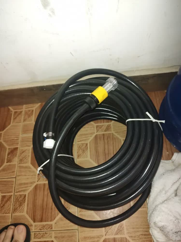 foto de comprador de Mangueira Jardim Anti Torção 1/2 Pt300 Reforçada 30 Metros Cor Preto