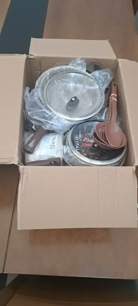 foto de comprador de Jogo De Panelas 10 Peças Antiaderente Teflon ivory – Linha Familiar Para Cozinha Completa, Ideal Para Fritura, Arroz, Vapor – Alumínio Com Tampa De Vidro – Fogão Gás Elétrico