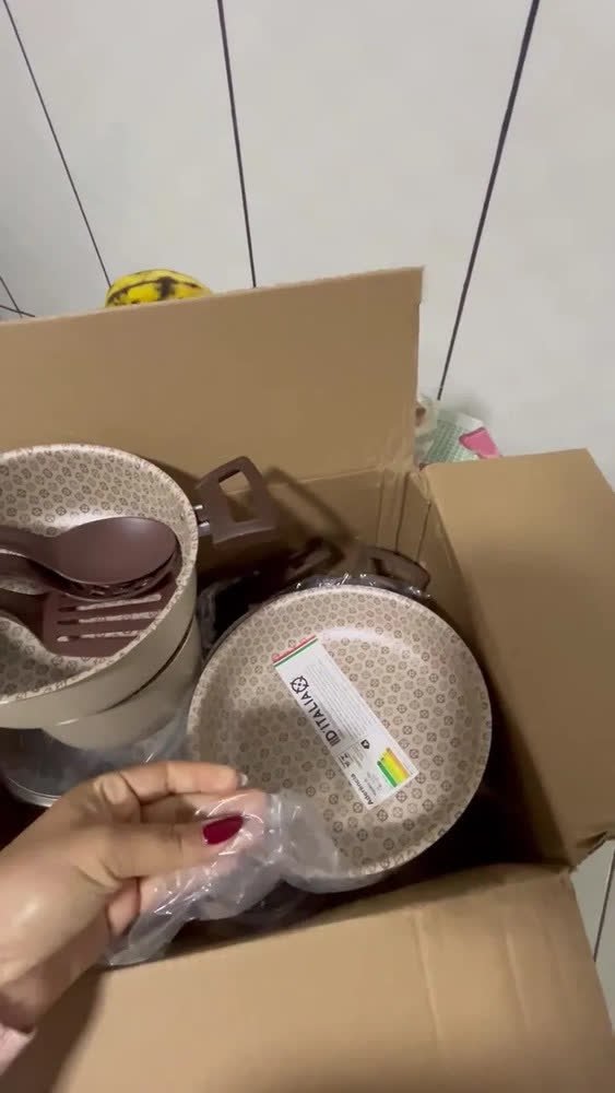 foto de comprador de Jogo De Panelas 10 Peças Antiaderente Teflon ivory – Linha Familiar Para Cozinha Completa, Ideal Para Fritura, Arroz, Vapor – Alumínio Com Tampa De Vidro – Fogão Gás Elétrico