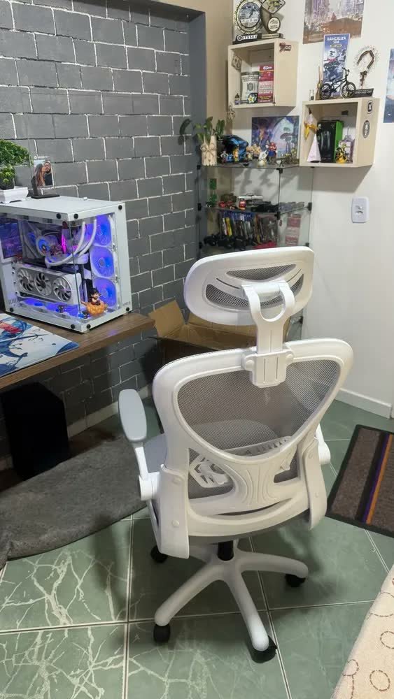 foto de comprador de Cadeira De Escritório Columbus Presidente Ergonomica Cinza Mesh