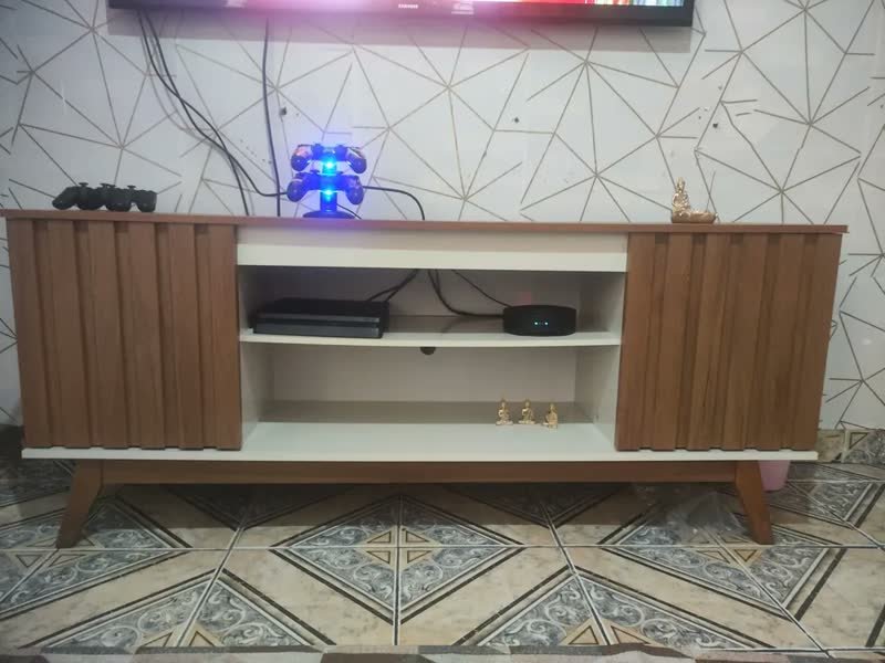 foto de comprador de Rack Ripado Bancada 1,60 P/ Tv 60 Polegadas Retro Multiuso Cor Off-white/ripado