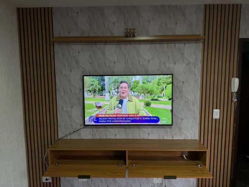 foto de comprador de Rack Tv 75 Pol. Suspenso 180cm 2 Portas Lila Cinamomo Z49 - Cinamomo