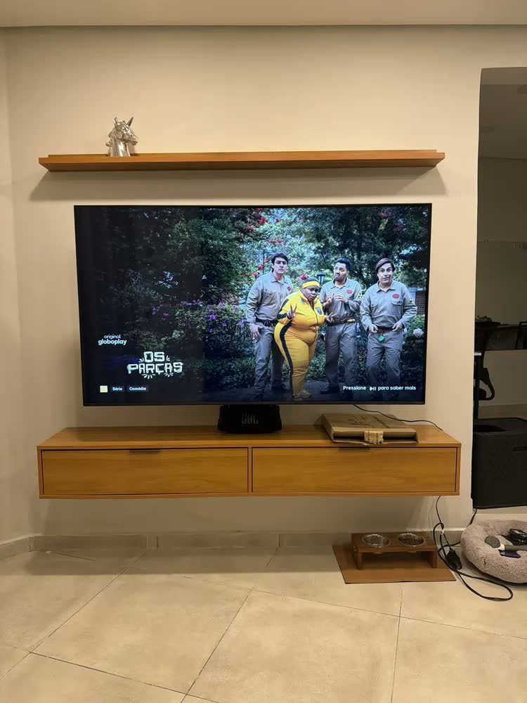foto de comprador de Rack Tv 75 Pol. Suspenso 180cm 2 Portas Lila Cinamomo Z49 - Cinamomo