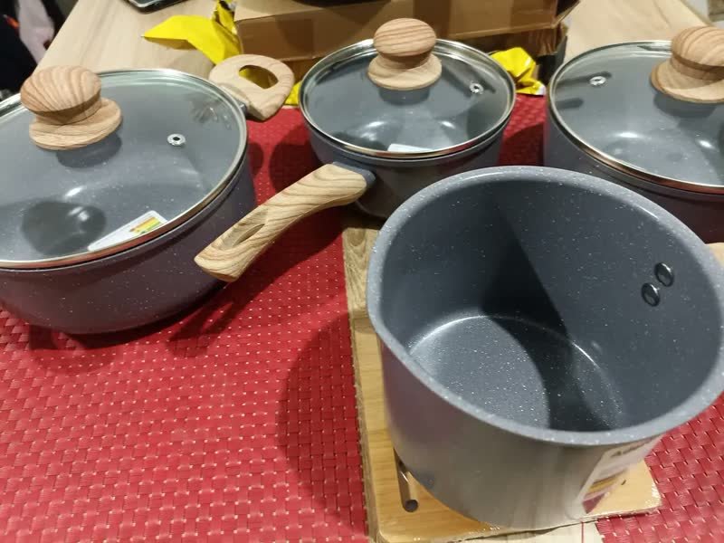 foto de comprador de Jogo De Panelas Induçao Antiaderente Cerâmica 10 Peças Ppg Pfoa Free Baunilha
