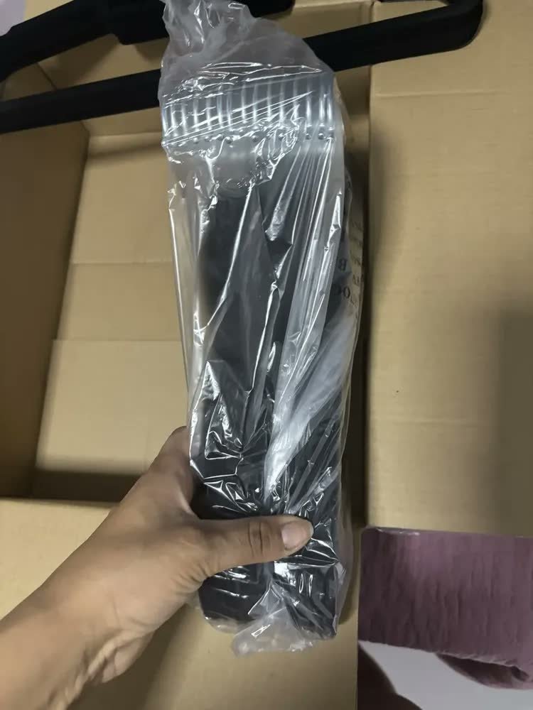foto de Vittak Kit 50 Cabides Veludo Adulto Slim Antideslizante Organizador Roupas Cor Bege