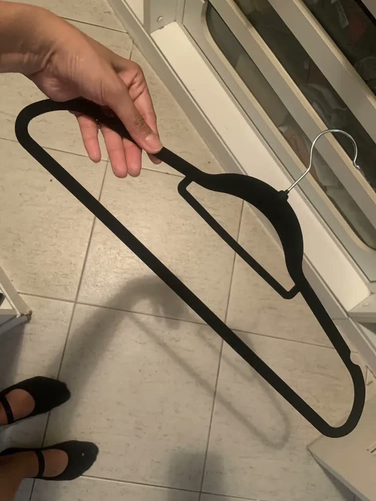 foto de Vittak Kit 50 Cabides Veludo Adulto Slim Antideslizante Organizador Roupas Cor Bege