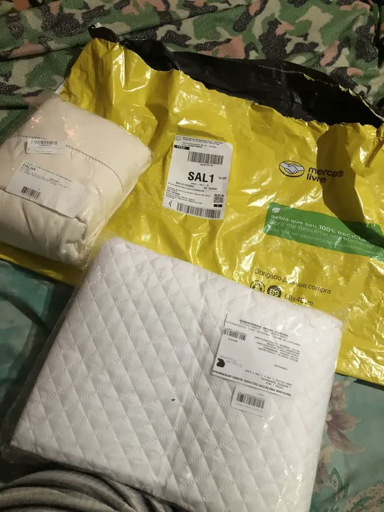 foto de comprador de Jogo de Lençol Queen 3 Peças 400 Fios com Elástico Hotel Preto Liso