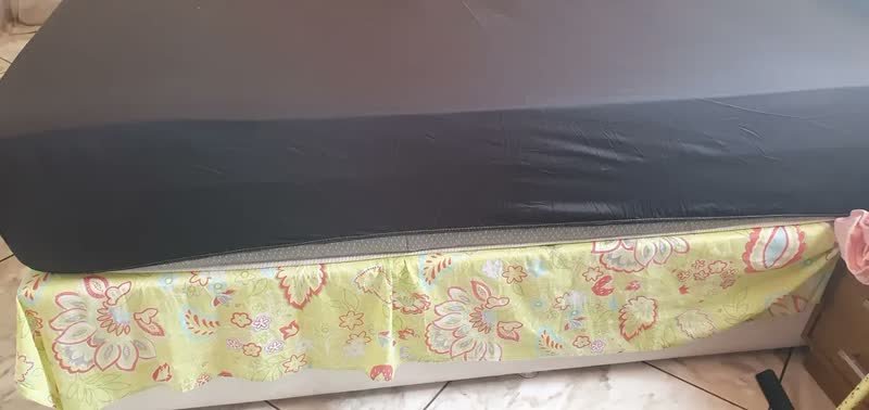 foto de comprador de Jogo De Lençol 400 Fios Queen Cinza Liso 3 Peças Com Elástico Padrão Hotel