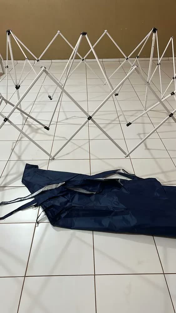 foto de comprador de Tenda Gazebo 3x3 Sanfonada Articulada Dobrável Impermeável Reforçada Montagem Rápida Praia Camping Feira Eventos Proteção Sol Chuva Bolsa Transporte