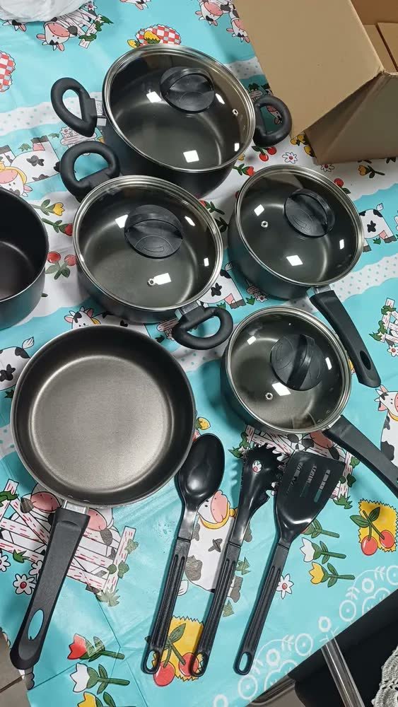 foto de comprador de Conjunto De Panelas 9 Peças Antiaderente Com Tampa De Vidro E Utensílios Fogão A Gás Preto