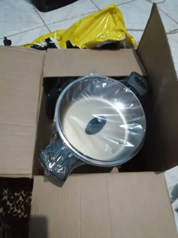 foto de cliente de Conjunto De Panelas 9 Peças Antiaderente Com Tampa De Vidro E Utensílios Fogão A Gás Preto