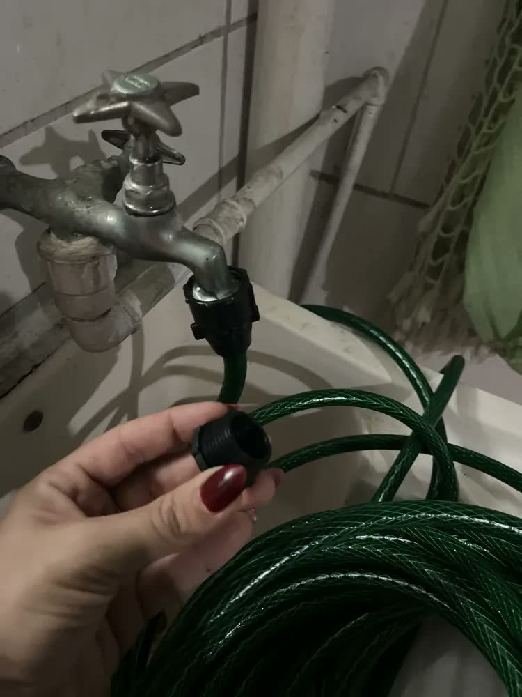 foto de comprador de Mangueira Jardim 20m Metros Com Esguicho Trançada Reforçada Flexível 7/16 Anti Dobra Irrigação Quintal Poço Lavagem Durável