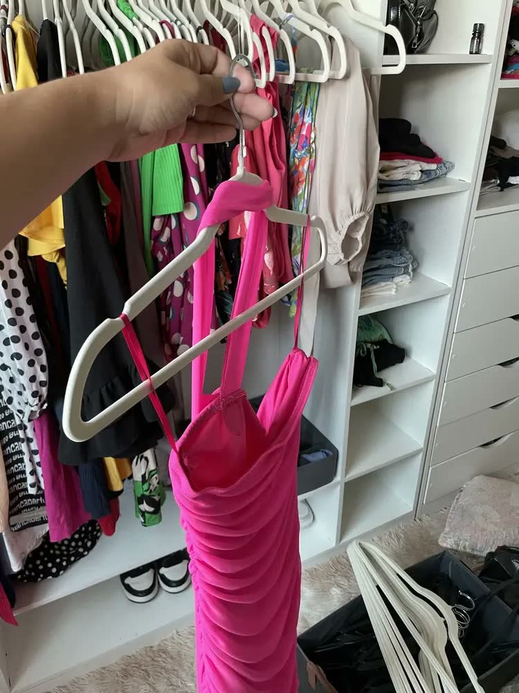 foto de comprador de Kit 50 Cabides Kparts Aveludado Preto E Cinza Bege